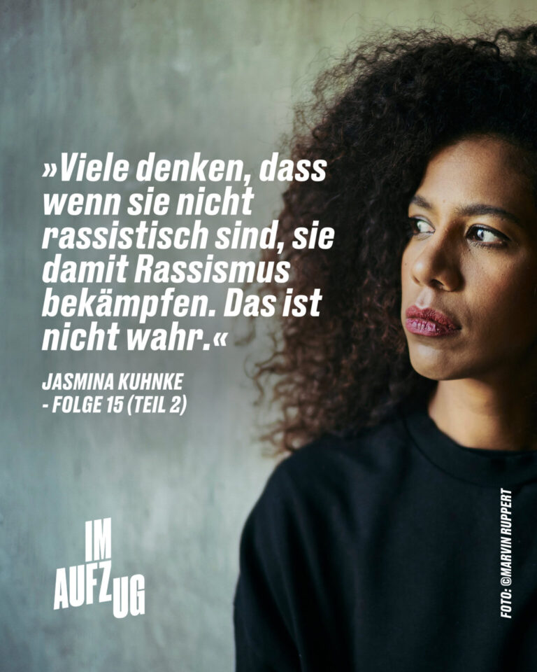 Portrait von Jasmina Kuhnke, Zitattext: Viele denken, dass wenn sie nicht rassistisch sind, sie damit Rassismus bekämpfen. Das ist nicht wahr.